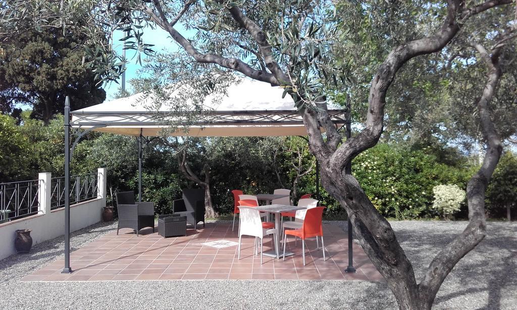 B&B Il Giardino Di Zefiro Gioiosa Marea Exterior photo